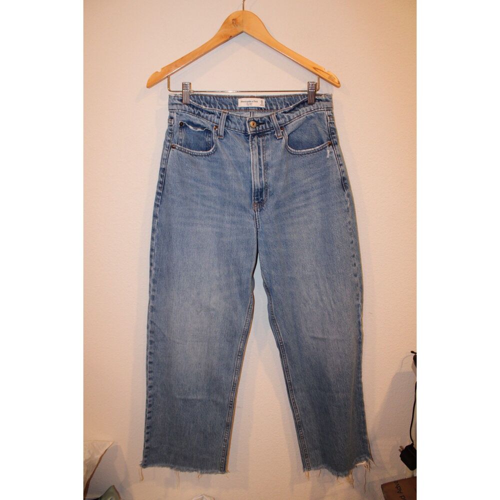 Abercrombie & Fitch the loose high rise jean size 28/6 raw hem